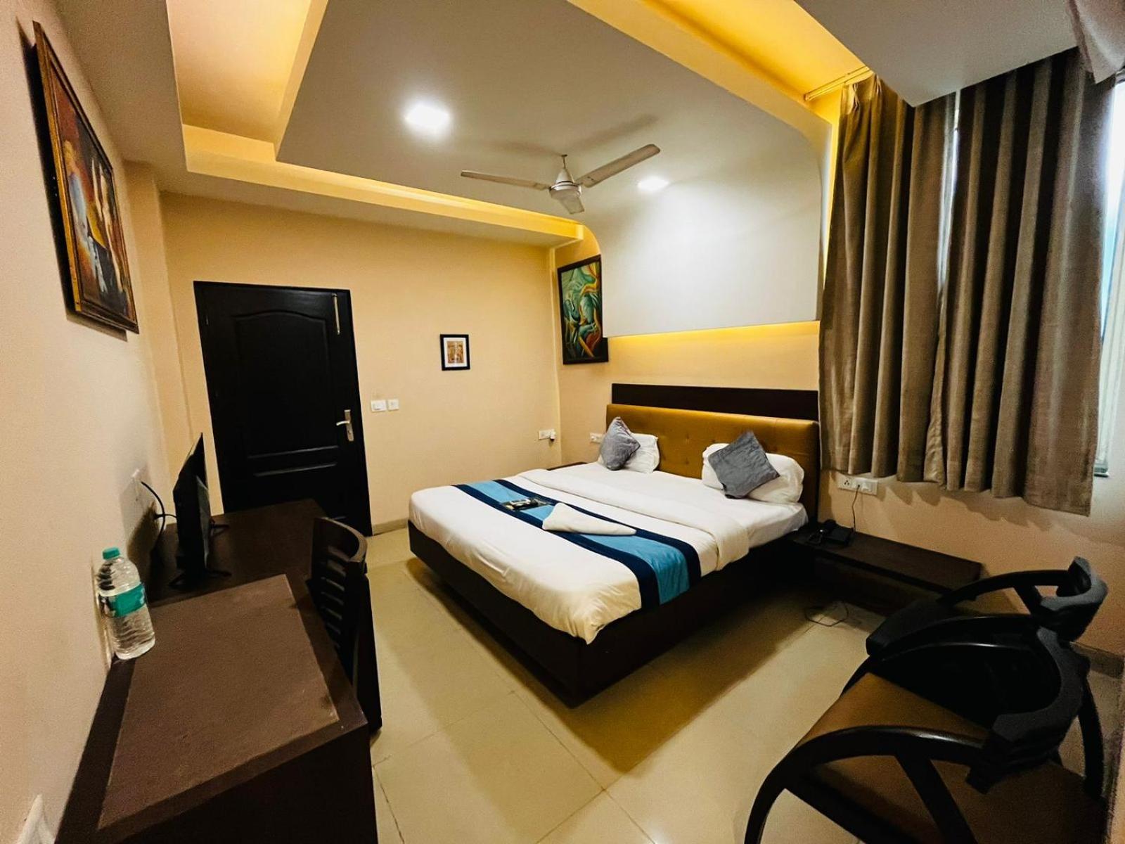 Hotel Mvr Stay By Admire Inn Noida Bagian luar foto